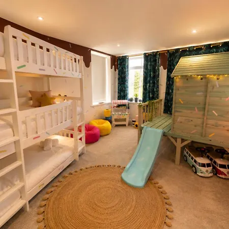 Family Fun! 3 Bedroom- Bournemouth Gem - Near Bournemouth Beach & Town-2